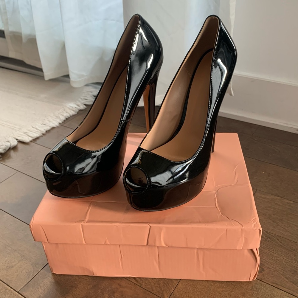 PATENT BLACK PLATFORM PEEP TOE PUMPS